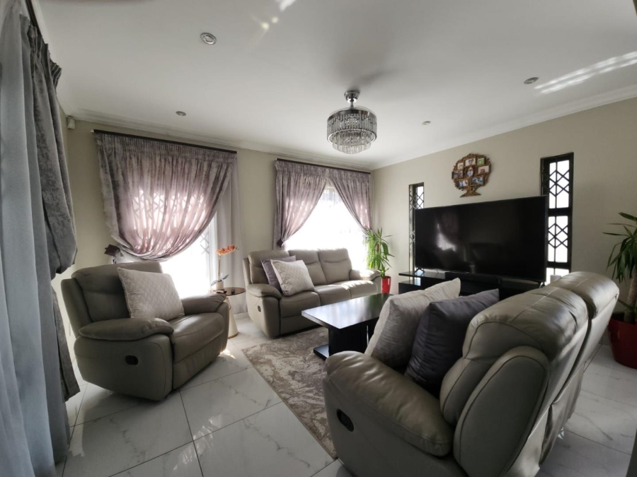 4 Bedroom Property for Sale in Wildtuinpark Gauteng