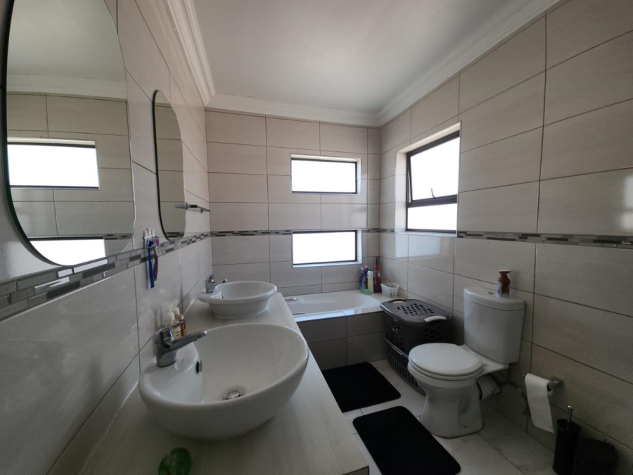 4 Bedroom Property for Sale in Wildtuinpark Gauteng