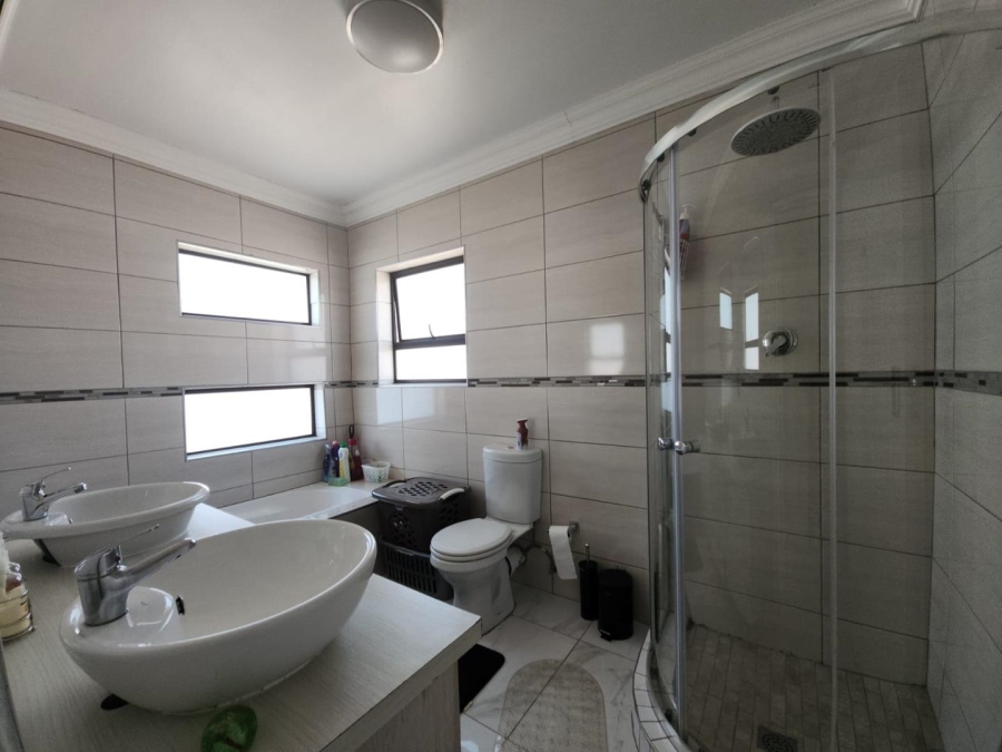4 Bedroom Property for Sale in Wildtuinpark Gauteng