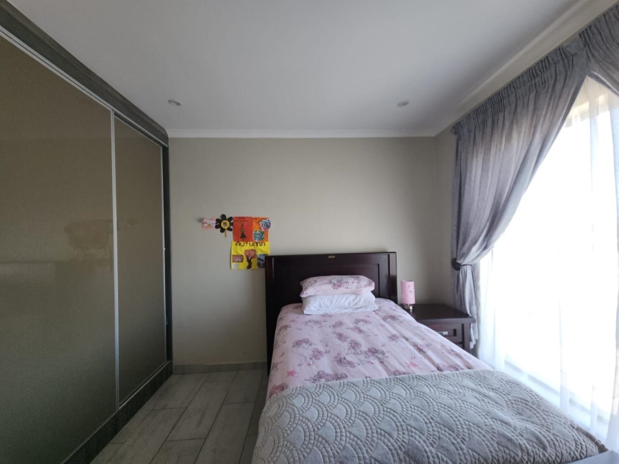 4 Bedroom Property for Sale in Wildtuinpark Gauteng