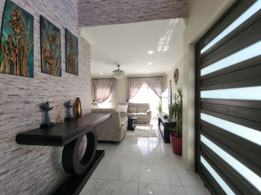4 Bedroom Property for Sale in Wildtuinpark Gauteng