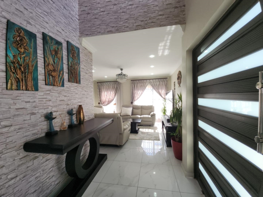 4 Bedroom Property for Sale in Wildtuinpark Gauteng