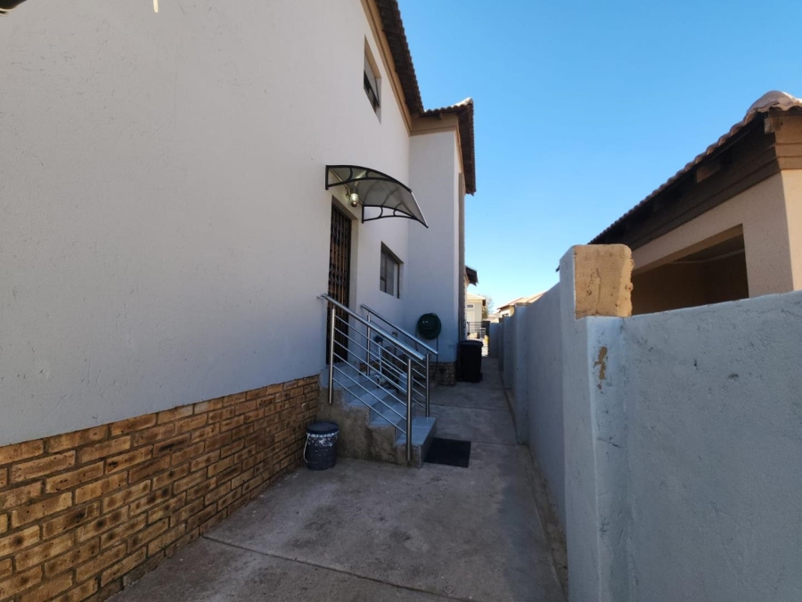 4 Bedroom Property for Sale in Wildtuinpark Gauteng
