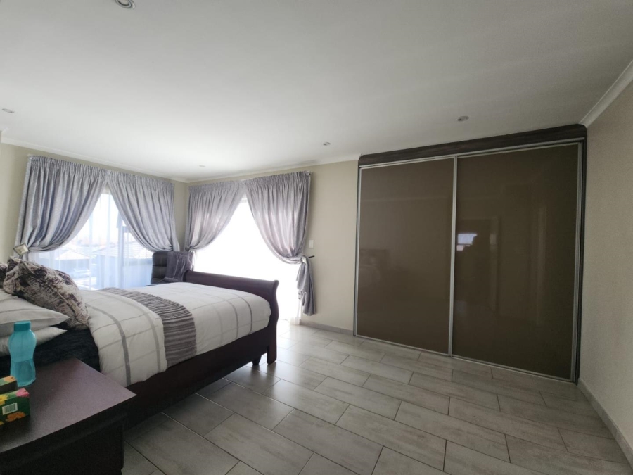 4 Bedroom Property for Sale in Wildtuinpark Gauteng