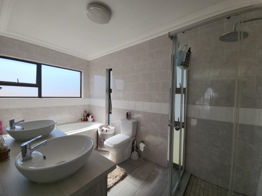 4 Bedroom Property for Sale in Wildtuinpark Gauteng