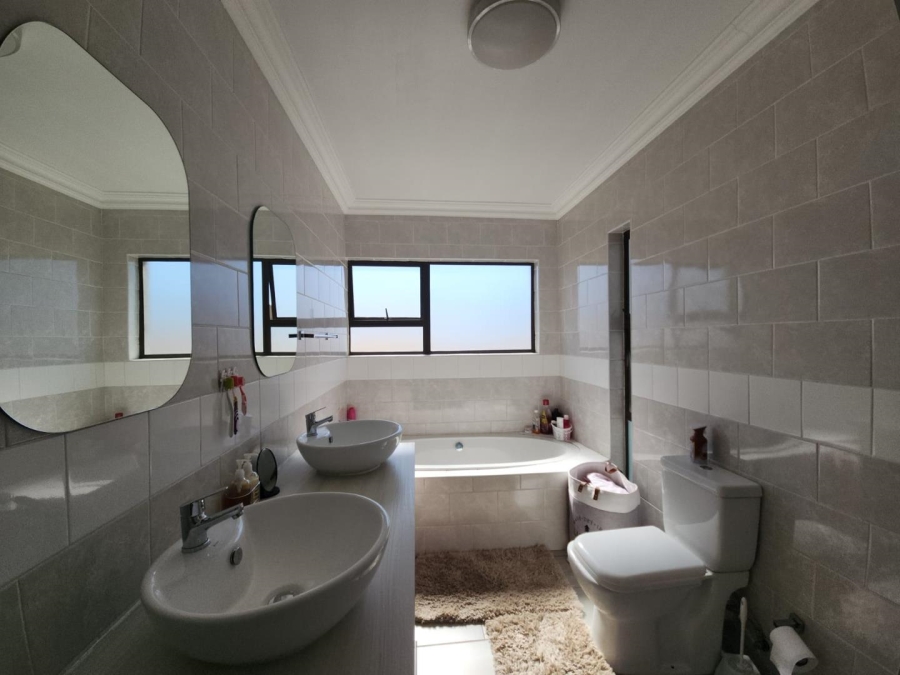 4 Bedroom Property for Sale in Wildtuinpark Gauteng