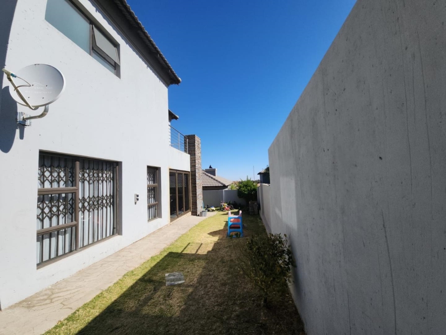4 Bedroom Property for Sale in Wildtuinpark Gauteng