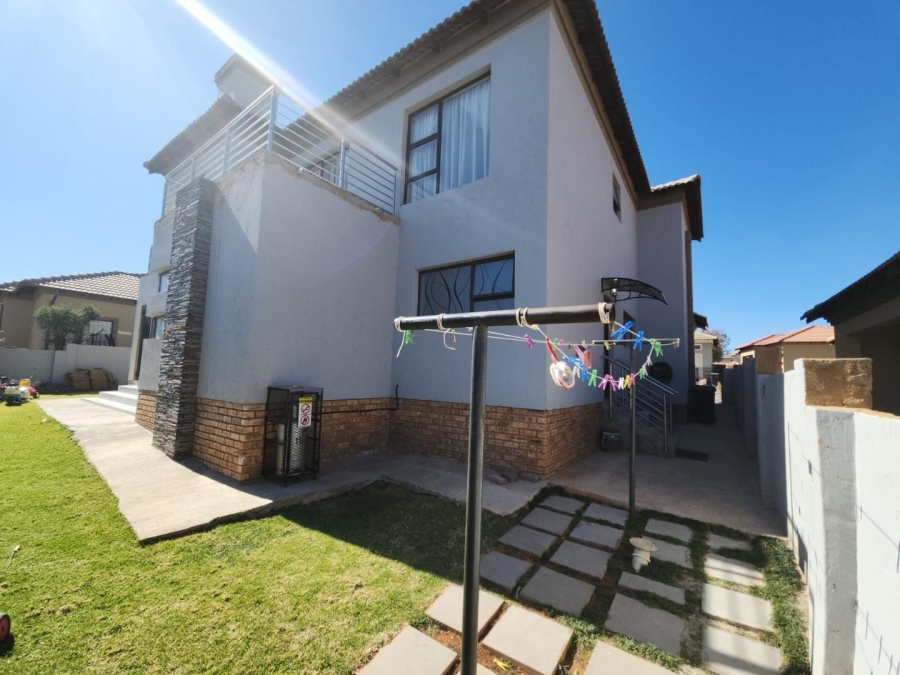 4 Bedroom Property for Sale in Wildtuinpark Gauteng