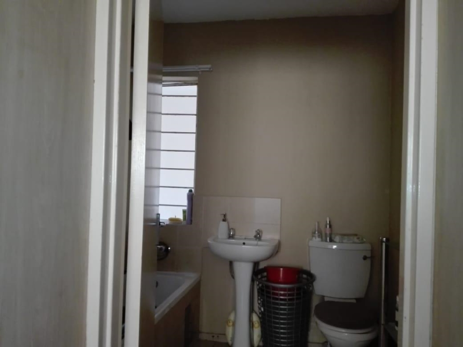 1 Bedroom Property for Sale in Klippoortje Gauteng