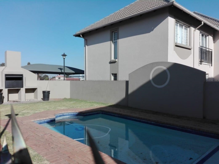 1 Bedroom Property for Sale in Klippoortje Gauteng