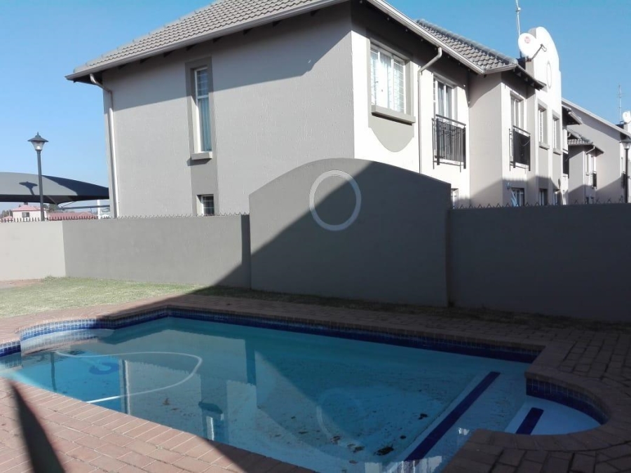 1 Bedroom Property for Sale in Klippoortje Gauteng