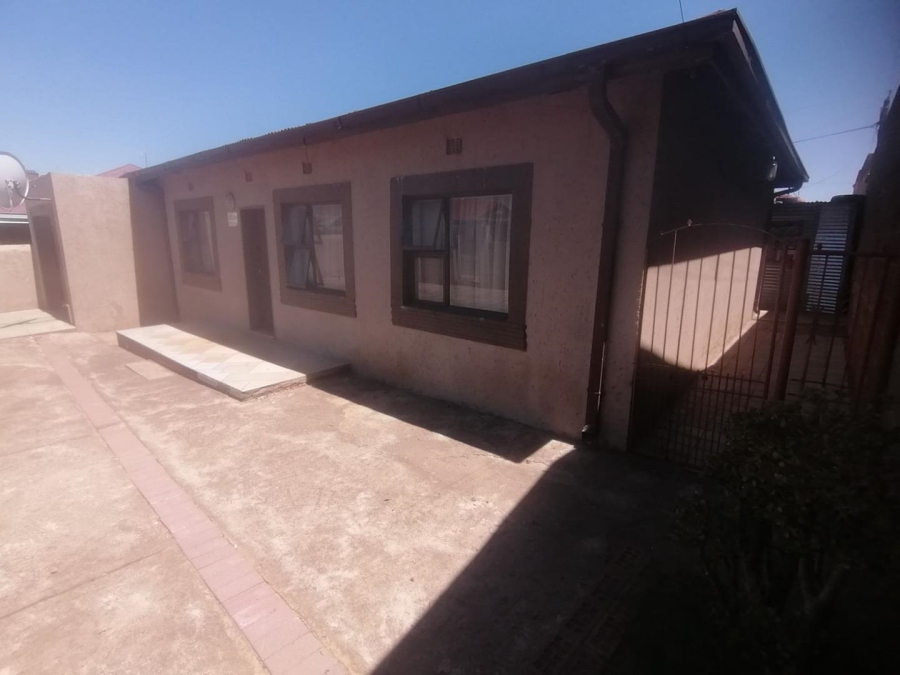 3 Bedroom Property for Sale in Molapo Gauteng