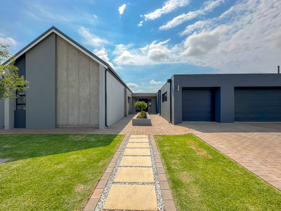 To Let 4 Bedroom Property for Rent in Midstream Heights Gauteng