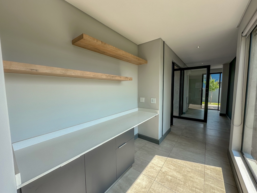 To Let 4 Bedroom Property for Rent in Midstream Heights Gauteng
