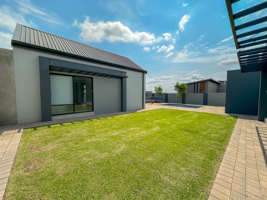 To Let 4 Bedroom Property for Rent in Midstream Heights Gauteng