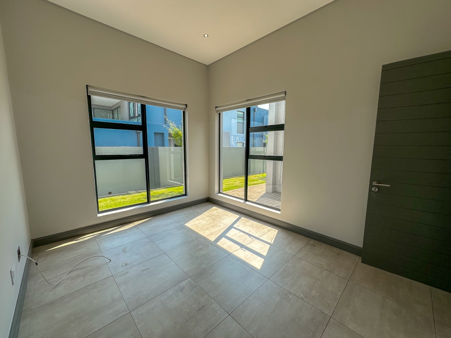 To Let 4 Bedroom Property for Rent in Midstream Heights Gauteng
