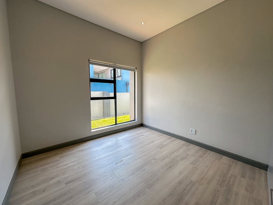 To Let 4 Bedroom Property for Rent in Midstream Heights Gauteng