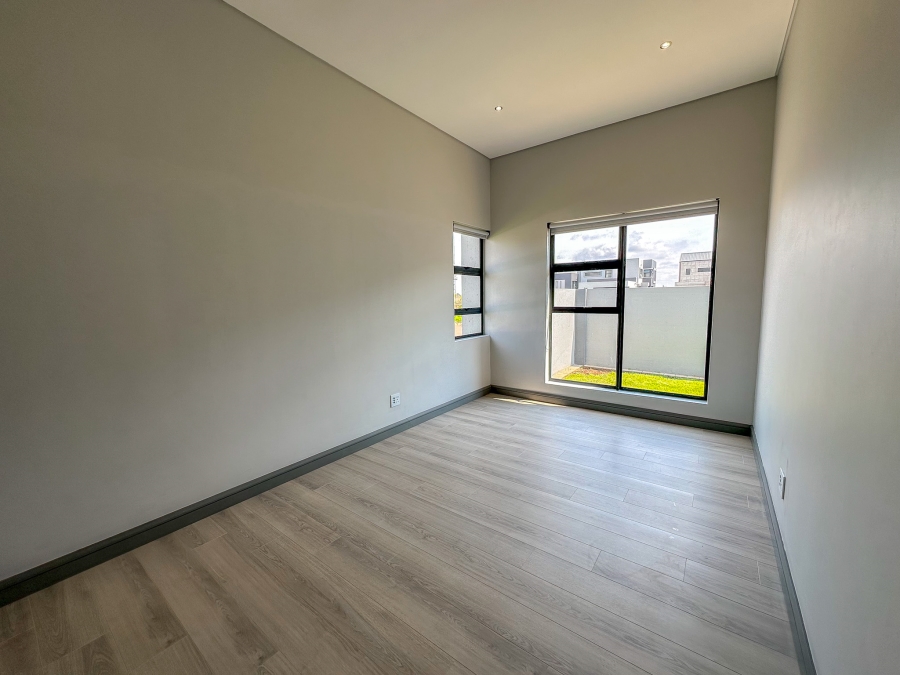 To Let 4 Bedroom Property for Rent in Midstream Heights Gauteng