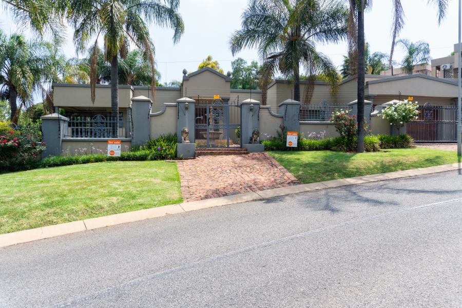 4 Bedroom Property for Sale in Faerie Glen Gauteng