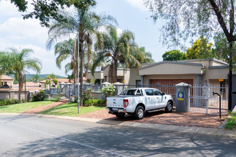 4 Bedroom Property for Sale in Faerie Glen Gauteng