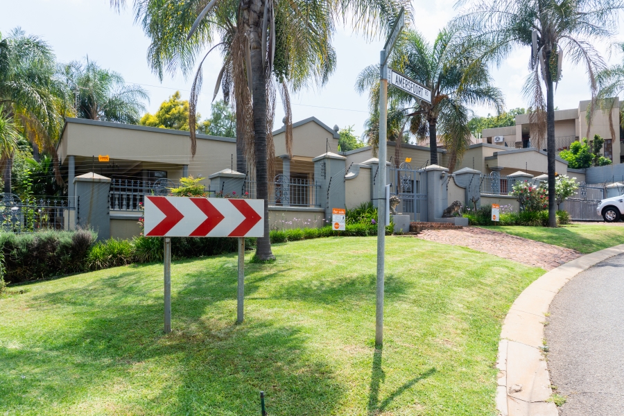 4 Bedroom Property for Sale in Faerie Glen Gauteng