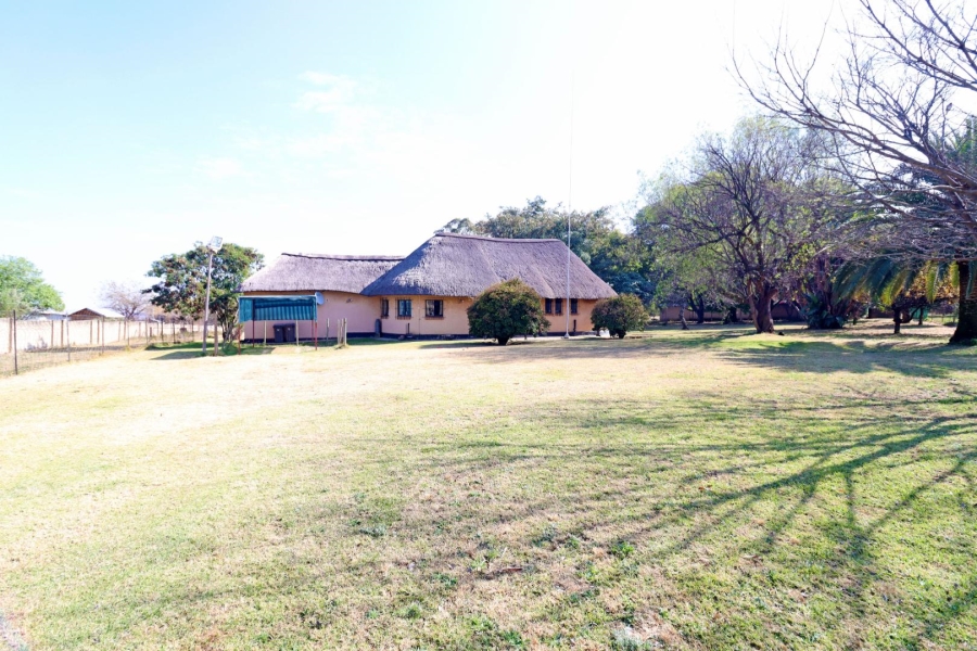 5 Bedroom Property for Sale in Blue Hills AH Gauteng
