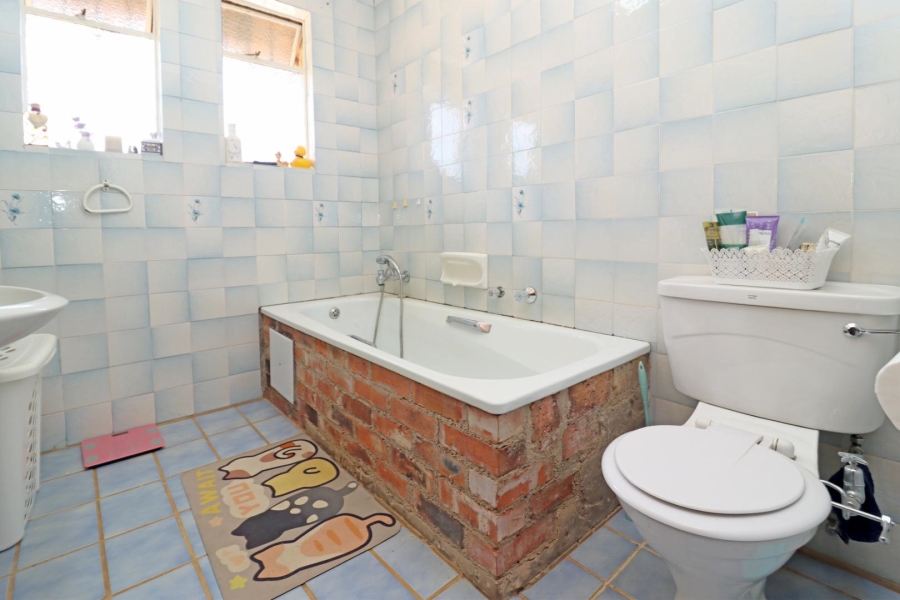 5 Bedroom Property for Sale in Blue Hills AH Gauteng