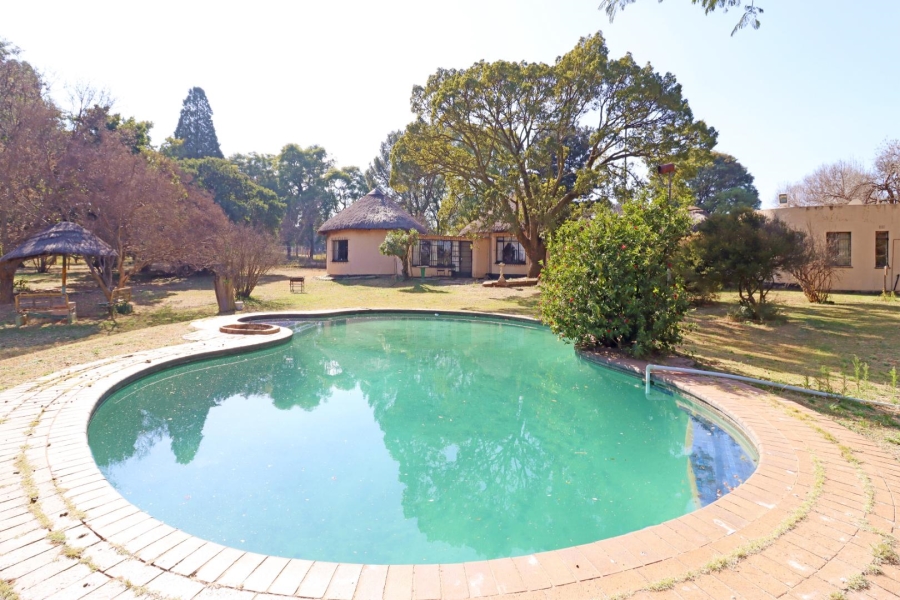 5 Bedroom Property for Sale in Blue Hills AH Gauteng