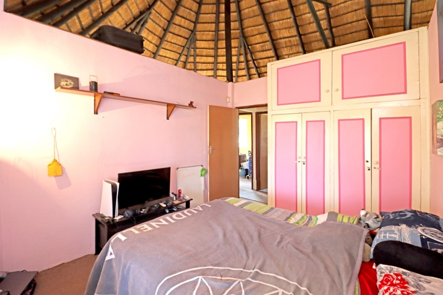 5 Bedroom Property for Sale in Blue Hills AH Gauteng