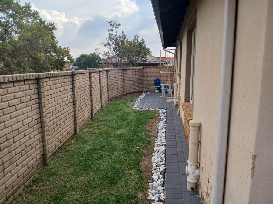 To Let 3 Bedroom Property for Rent in Kosmosdal Gauteng