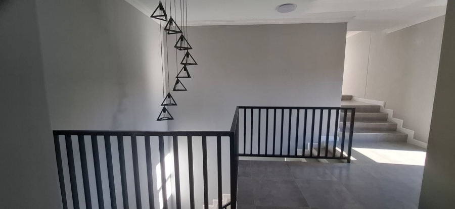 4 Bedroom Property for Sale in Roodekrans Gauteng