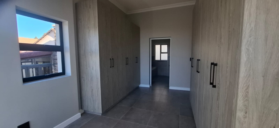 4 Bedroom Property for Sale in Roodekrans Gauteng
