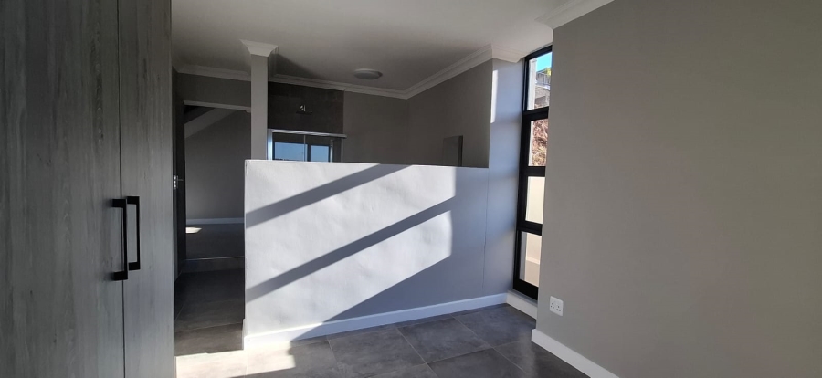 4 Bedroom Property for Sale in Roodekrans Gauteng