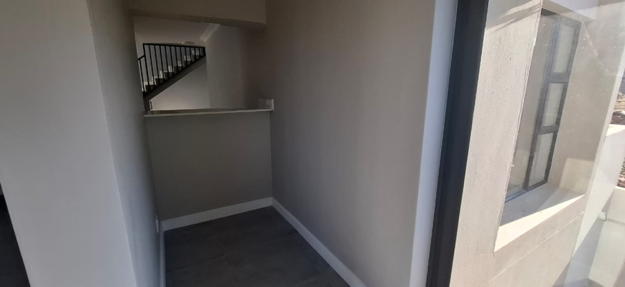 4 Bedroom Property for Sale in Roodekrans Gauteng