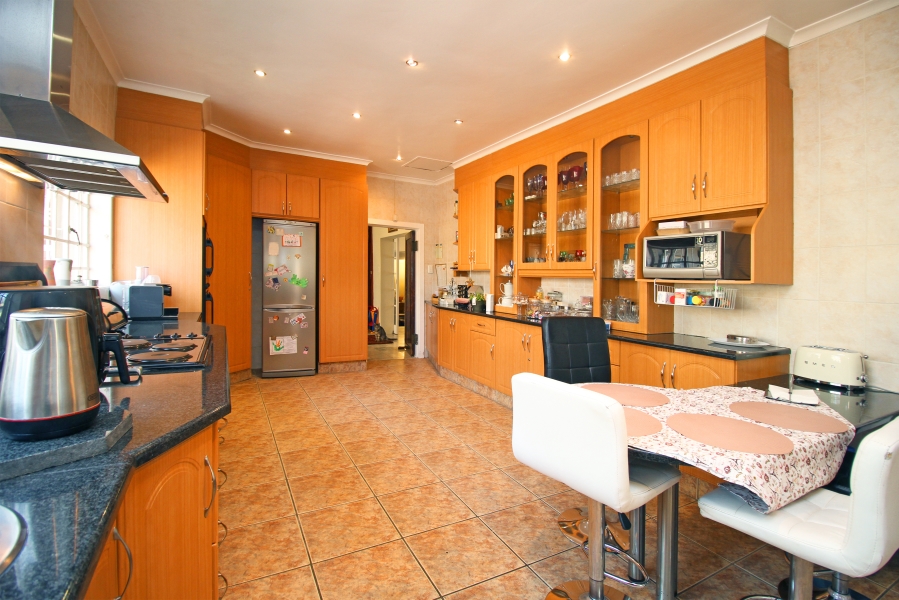 4 Bedroom Property for Sale in Waverley Gauteng