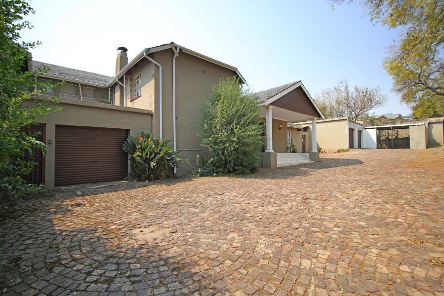 4 Bedroom Property for Sale in Waverley Gauteng