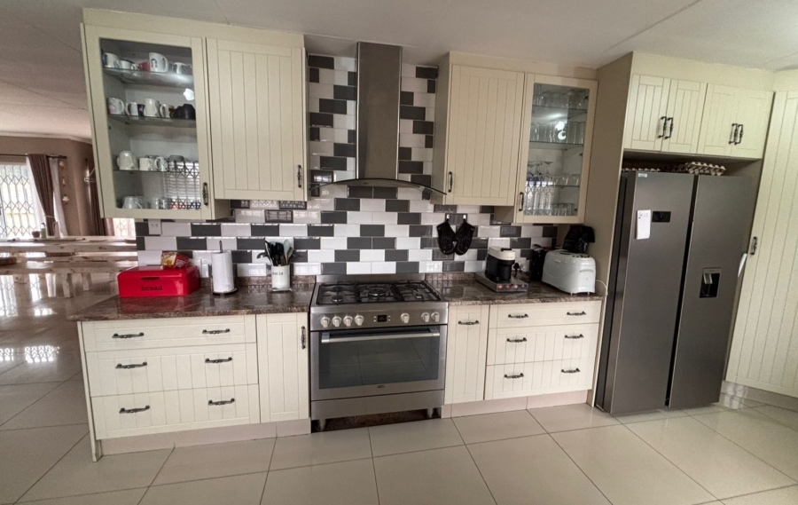 3 Bedroom Property for Sale in Mantevrede Gauteng