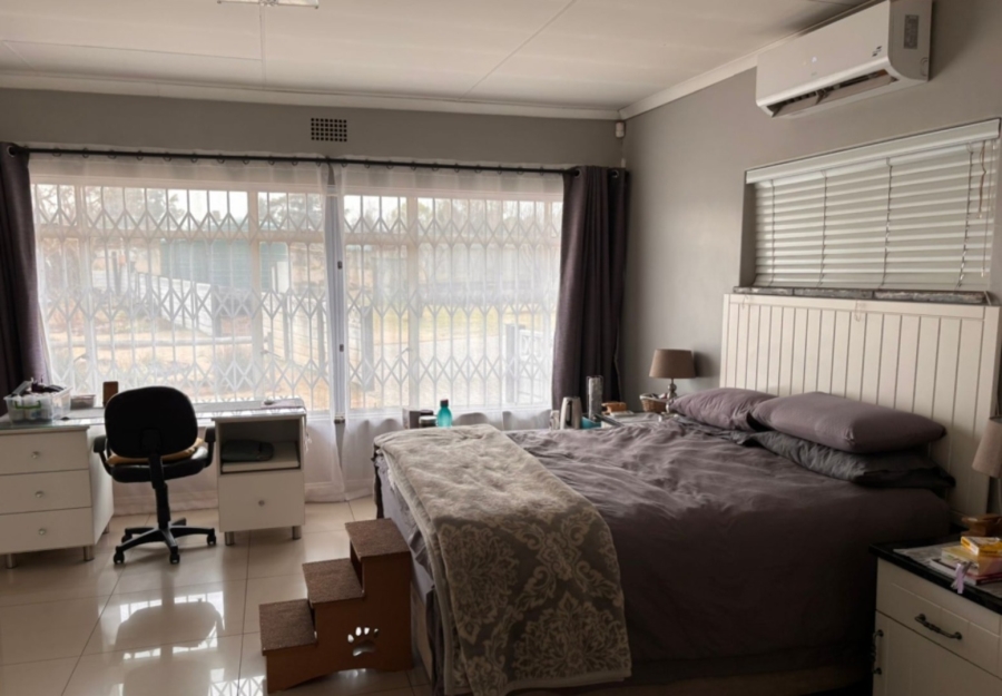3 Bedroom Property for Sale in Mantevrede Gauteng