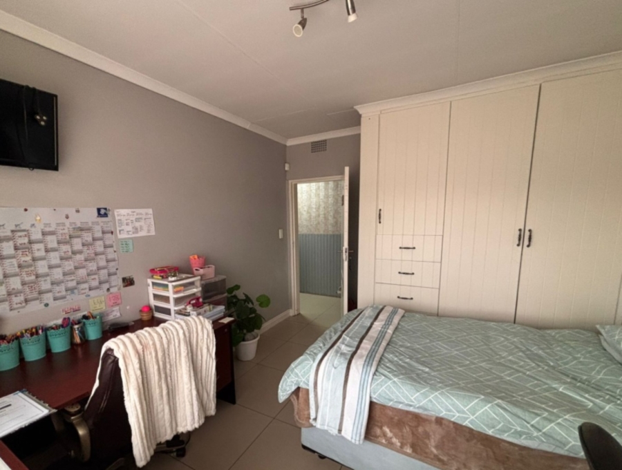 3 Bedroom Property for Sale in Mantevrede Gauteng