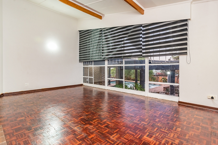 6 Bedroom Property for Sale in Noordheuwel Gauteng