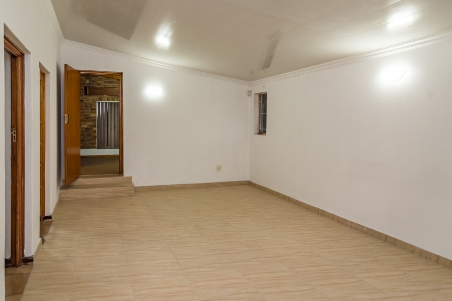 6 Bedroom Property for Sale in Noordheuwel Gauteng