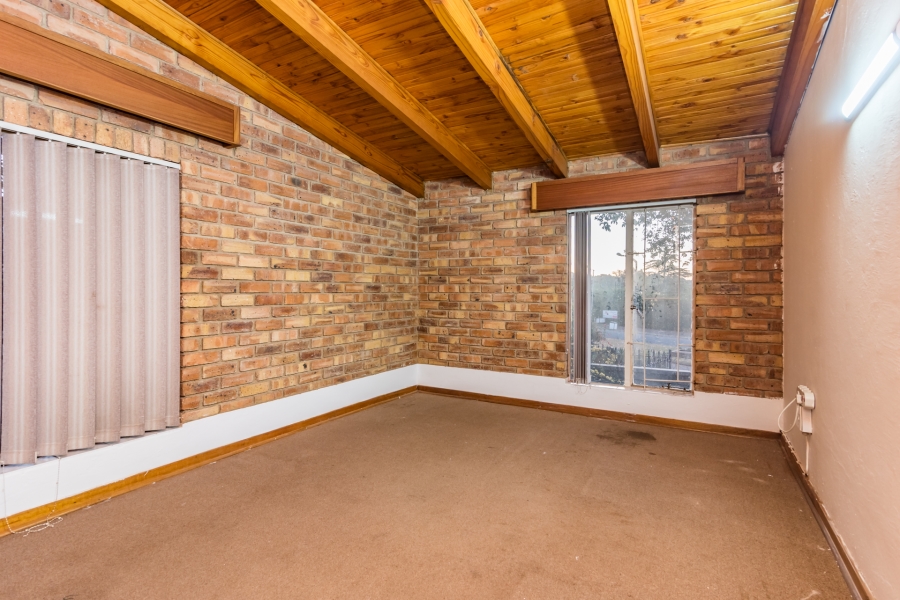 6 Bedroom Property for Sale in Noordheuwel Gauteng