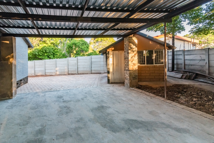 6 Bedroom Property for Sale in Noordheuwel Gauteng