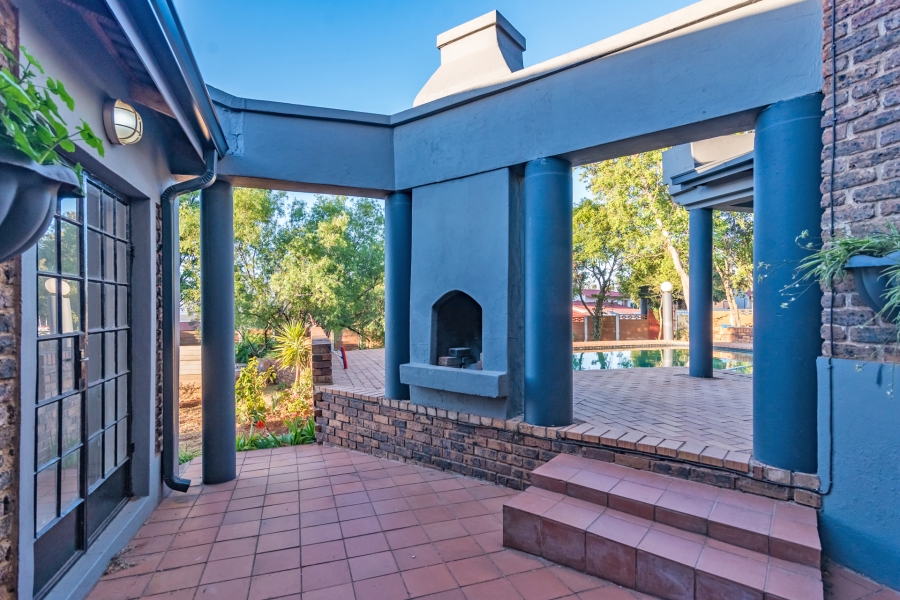 6 Bedroom Property for Sale in Noordheuwel Gauteng
