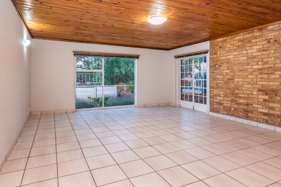 6 Bedroom Property for Sale in Noordheuwel Gauteng