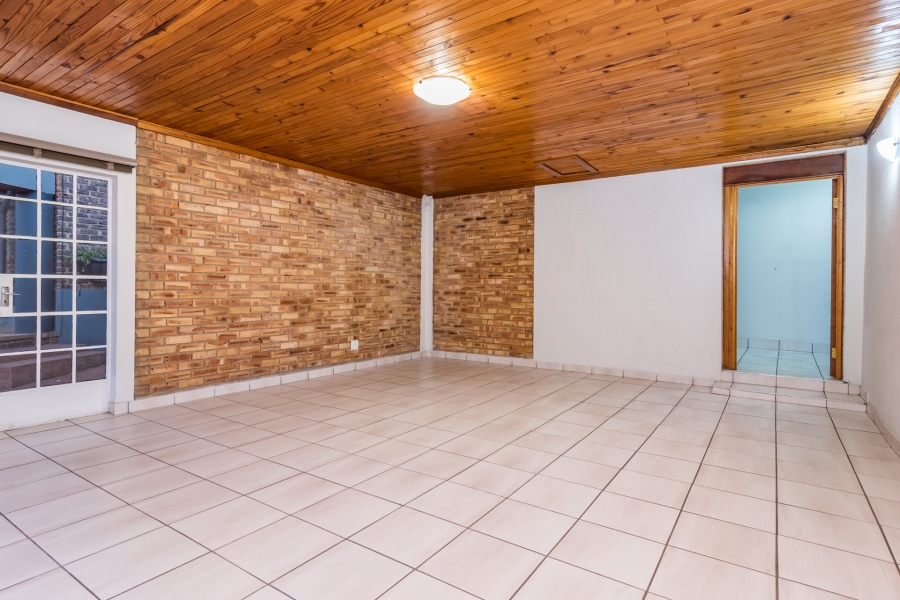 6 Bedroom Property for Sale in Noordheuwel Gauteng