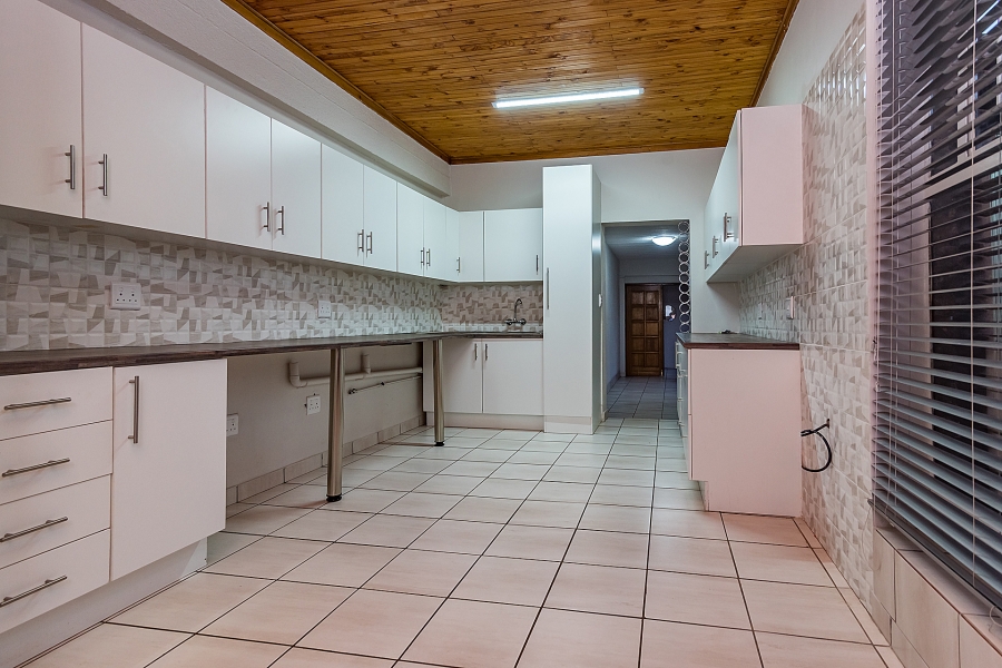 6 Bedroom Property for Sale in Noordheuwel Gauteng