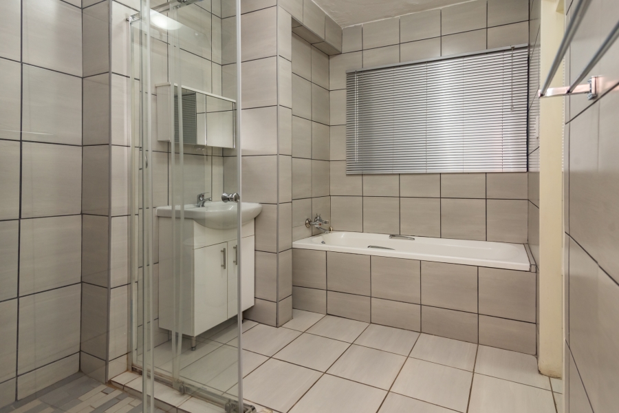 6 Bedroom Property for Sale in Noordheuwel Gauteng