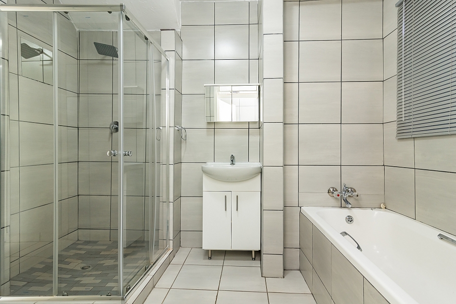 6 Bedroom Property for Sale in Noordheuwel Gauteng