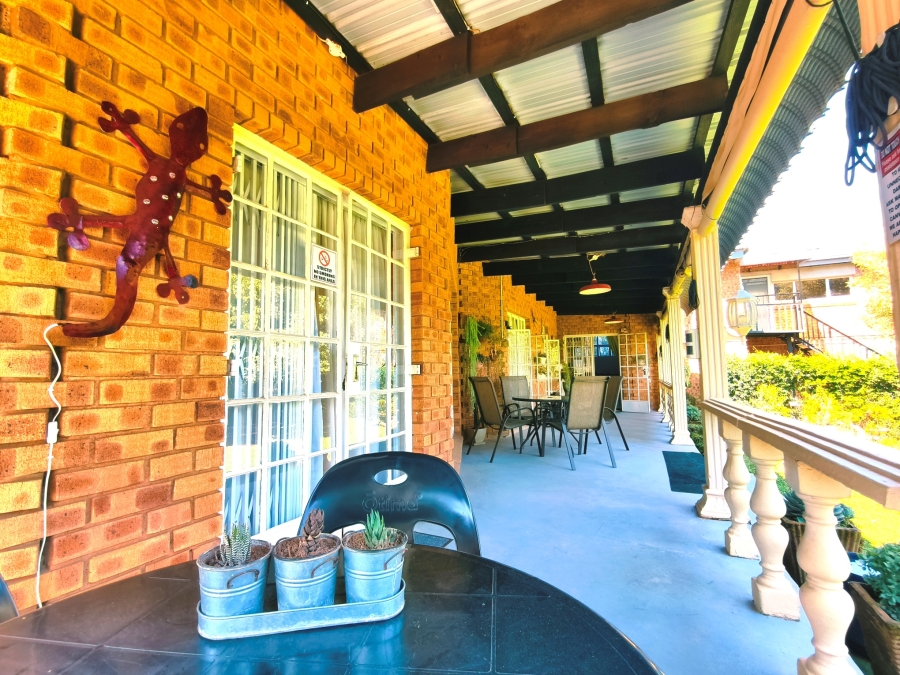 6 Bedroom Property for Sale in The Reeds Gauteng